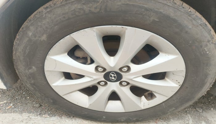 2015 Hyundai Verna FLUIDIC 1.6 CRDI S 4S, Diesel, Manual, 1,39,446 km, tyre