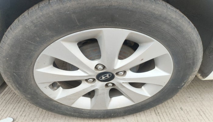 2015 Hyundai Verna FLUIDIC 1.6 CRDI S 4S, Diesel, Manual, 1,39,446 km, tyre