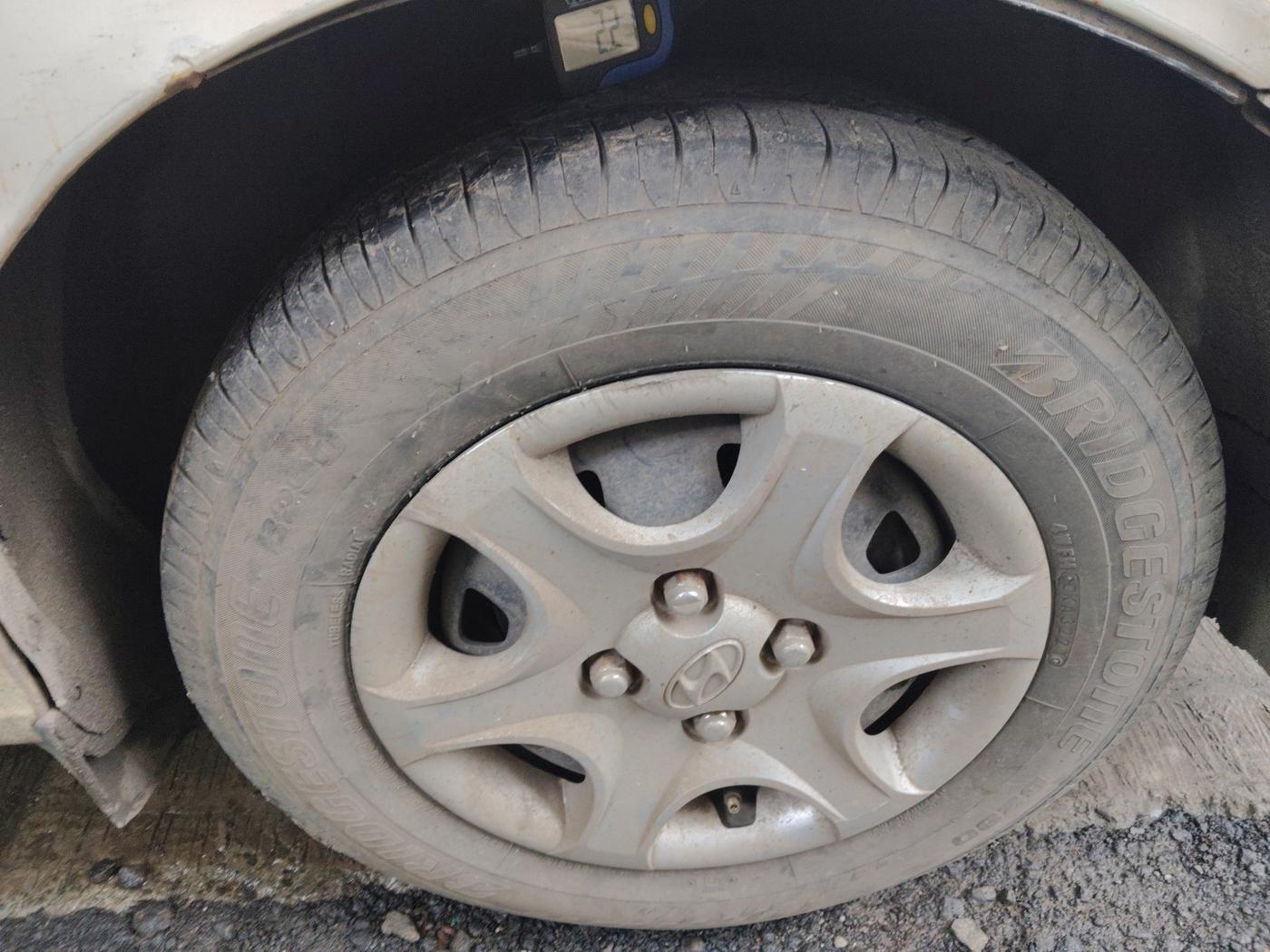 2011 Hyundai Accent GLE, Petrol, Manual, 96,078 km, tyre