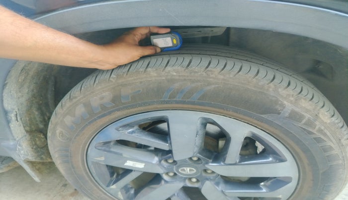 2022 Tata Safari XZA PLUS DARK EDITION, Diesel, Automatic, 1,00,000 km, tyre