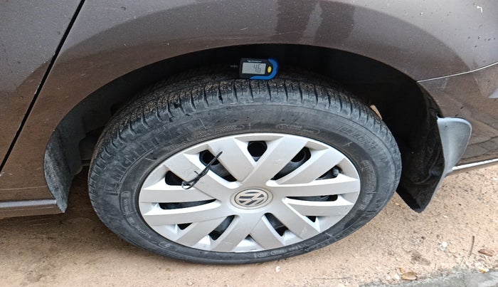 2016 Volkswagen Vento COMFORTLINE 1.5 AT, Diesel, Automatic, 1,24,350 km, tyre