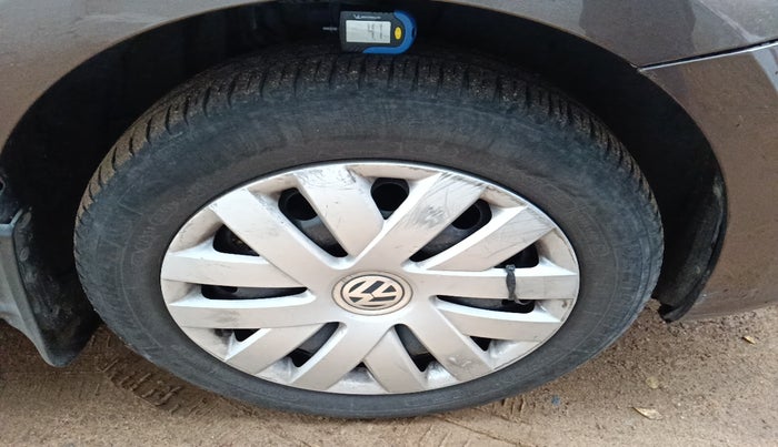 2016 Volkswagen Vento COMFORTLINE 1.5 AT, Diesel, Automatic, 1,24,350 km, tyre