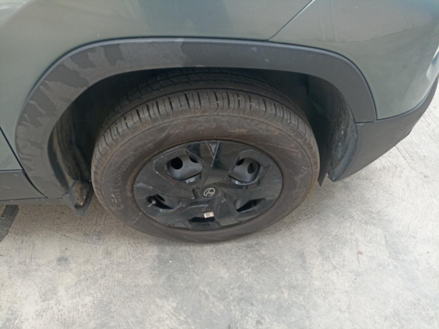 2024 Tata PUNCH ADVENTURE AMT, Petrol, Automatic, 13,000 km, tyre