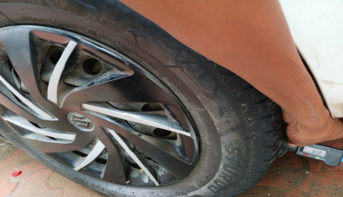2021 Maruti Ertiga VXI CNG, Petrol, Manual, 95,063 km, tyre