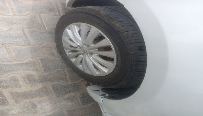 2017 Maruti Ciaz ZETA DIESEL 1.3, Diesel, Manual, 1,17,586 km, tyre
