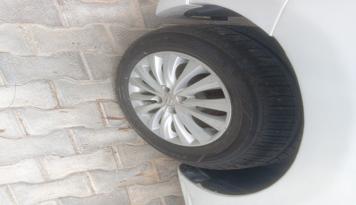 2017 Maruti Ciaz ZETA DIESEL 1.3, Diesel, Manual, 1,17,586 km, tyre
