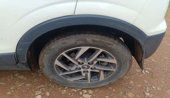 2022 Mahindra XUV300 W8 (O) 1.2 PETROL AMT, Petrol, Automatic, 13,086 km, tyre