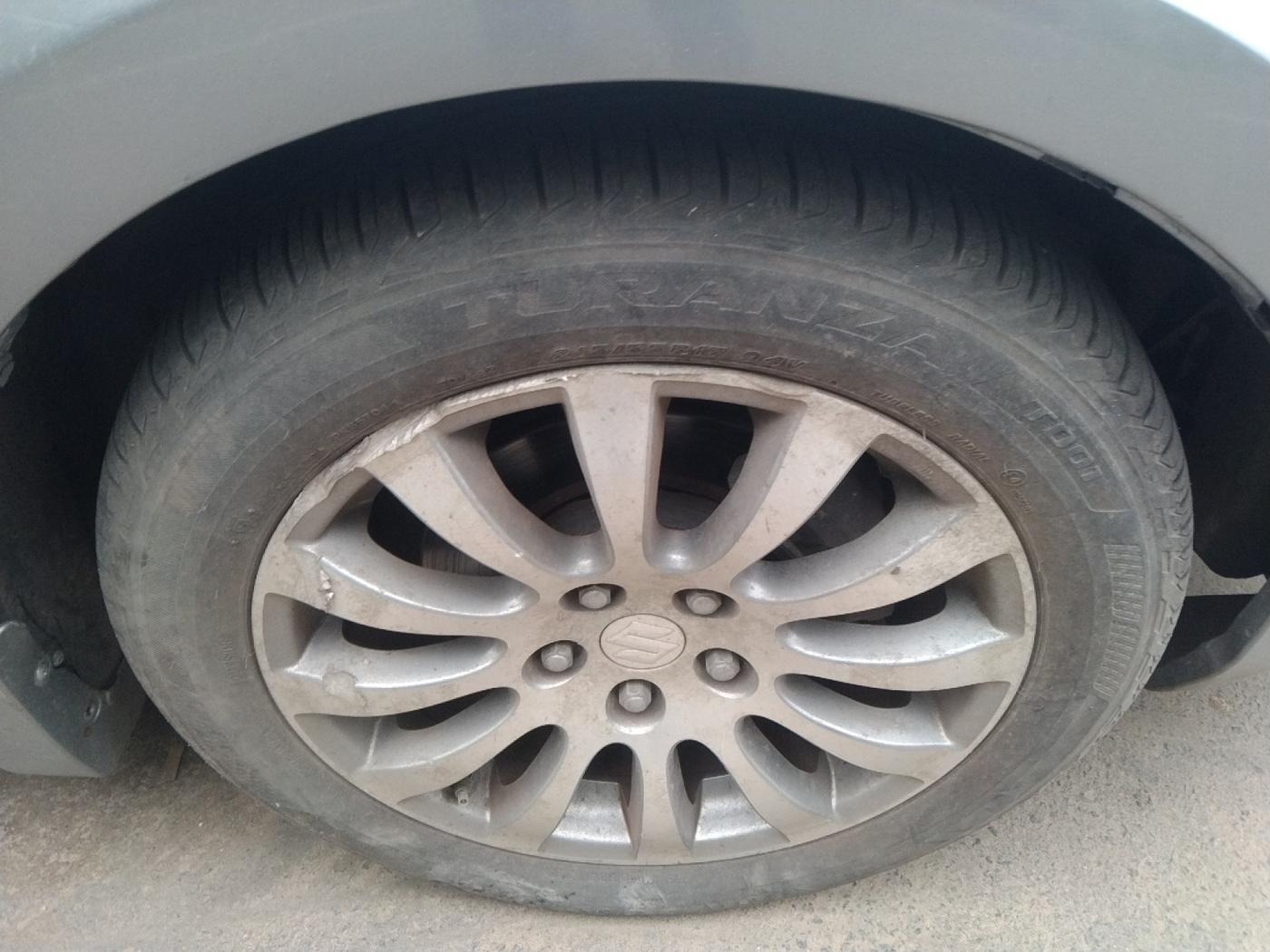 2011 Maruti Kizashi 2.4L AT, Petrol, Automatic, 1,04,081 km, tyre