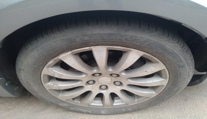 2011 Maruti Kizashi 2.4L AT, Petrol, Automatic, 1,04,081 km, tyre