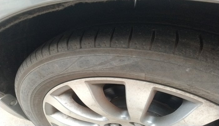2011 Maruti Kizashi 2.4L AT, Petrol, Automatic, 1,04,081 km, tyre