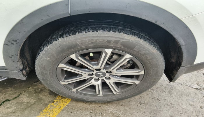 2022 Mahindra XUV700 AX 7 P AT 7 STR, Petrol, Automatic, 23,655 km, tyre