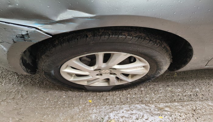 2012 Maruti Swift ZXI, Petrol, Manual, 1,67,477 km, tyre