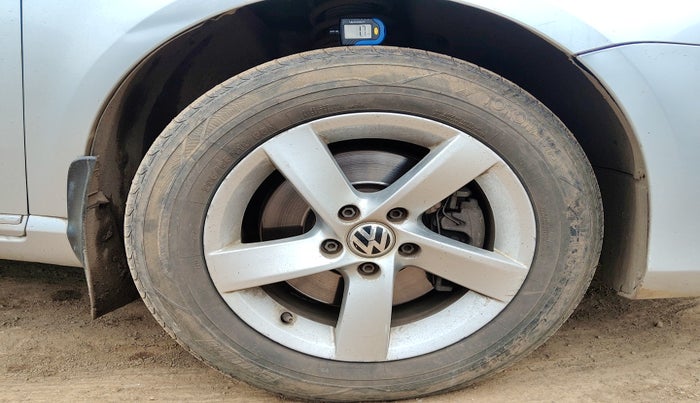2012 Volkswagen Passat HIGHLINE DSG, Diesel, Automatic, 1,76,571 km, tyre