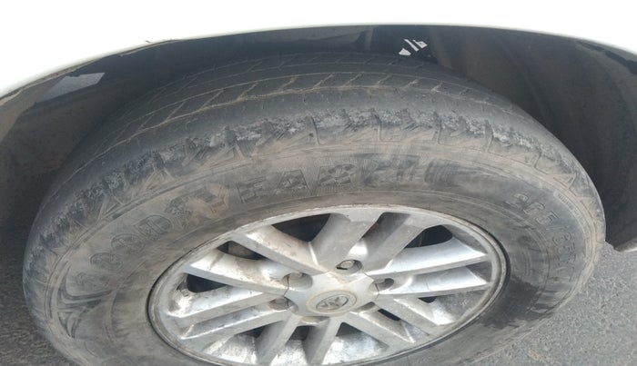 2012 Toyota Fortuner 3.0 4X4 MT, Diesel, Manual, 2,70,296 km, tyre