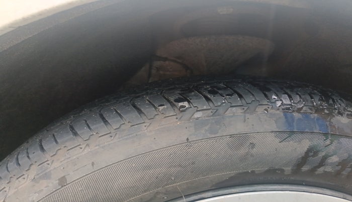 2017 Mahindra XUV500 W4, Diesel, Manual, 1,08,414 km, tyre