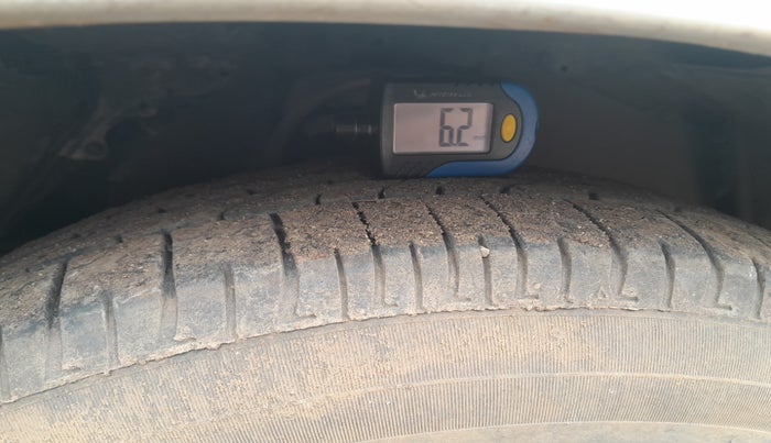 2013 Toyota Innova 2.5 VX 7 STR, Diesel, Manual, 2,07,670 km, tyre