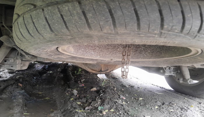 2013 Toyota Innova 2.5 VX 7 STR, Diesel, Manual, 2,07,670 km, tyre