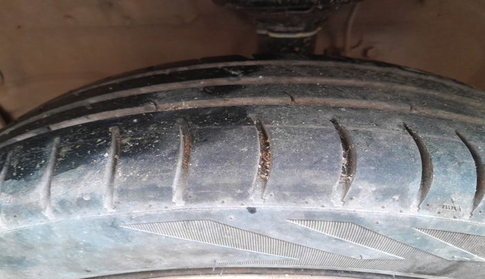 2013 Maruti Wagon R 1.0 VXI, Petrol, Manual, 92,329 km, tyre