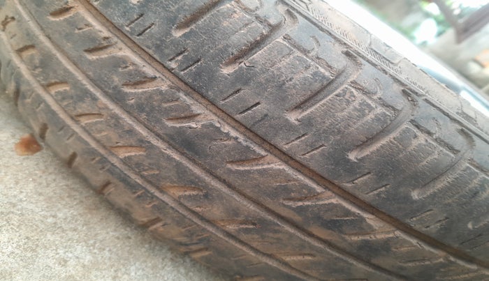2013 Maruti Wagon R 1.0 VXI, Petrol, Manual, 92,329 km, tyre