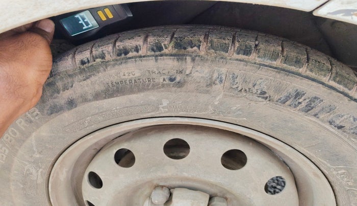 2010 Hyundai i10 ERA 1.1, Petrol, Manual, 1,13,516 km, tyre