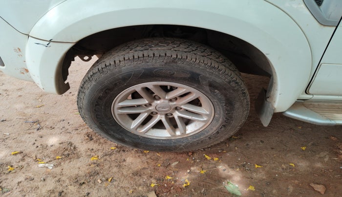 2012 Ford Endeavour 3.0L 4X4 AT, Diesel, Automatic, 81,853 km, tyre