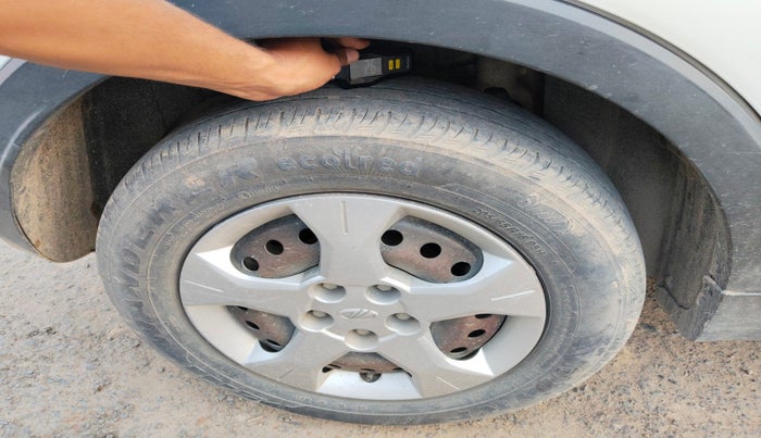 2019 Mahindra XUV300 W6 1.2 PETROL, Petrol, Manual, 74,888 km, tyre