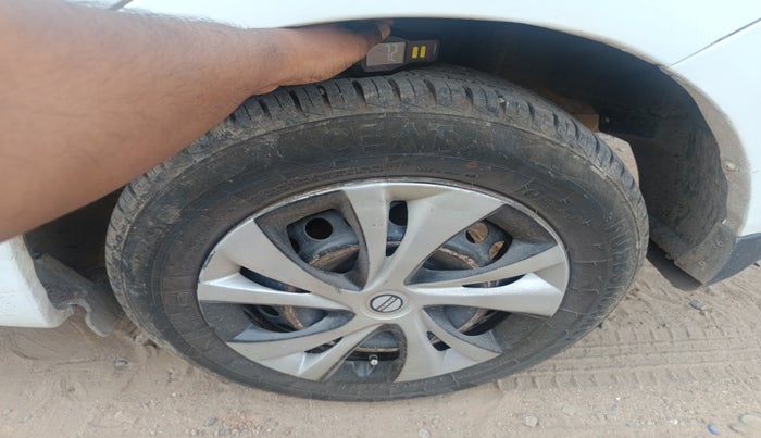 2014 Honda Amaze 1.5L I-DTEC E, Diesel, Manual, 1,56,685 km, tyre