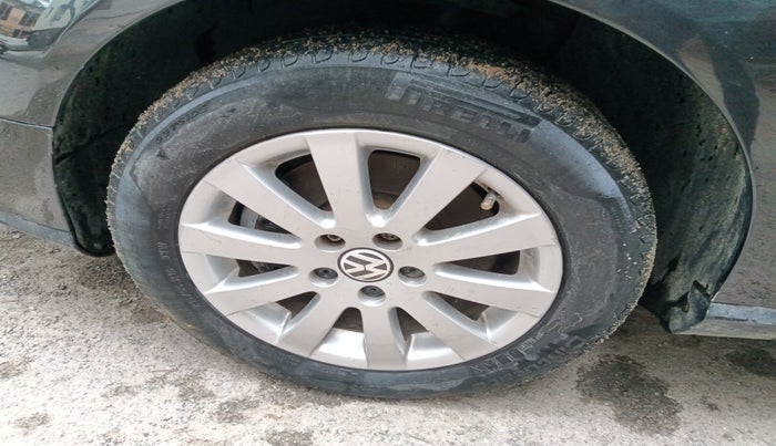 2010 Volkswagen Passat 1.8L TSI, Petrol, Manual, 76,000 km, tyre