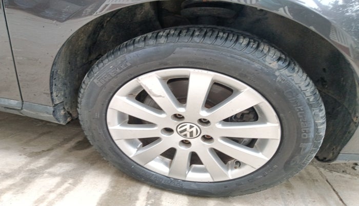 2010 Volkswagen Passat 1.8L TSI, Petrol, Manual, 76,000 km, tyre