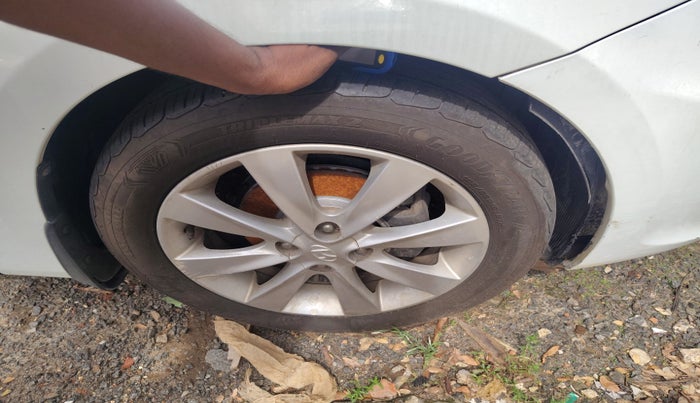 2013 Hyundai Verna FLUIDIC 1.6 CRDI SX, Diesel, Manual, 1,67,612 km, tyre