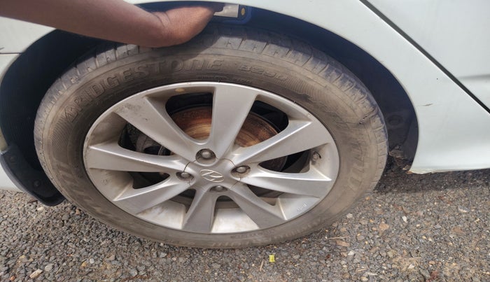 2013 Hyundai Verna FLUIDIC 1.6 CRDI SX, Diesel, Manual, 1,67,612 km, tyre