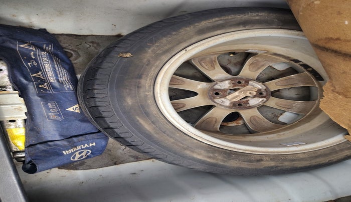 2013 Hyundai Verna FLUIDIC 1.6 CRDI SX, Diesel, Manual, 1,67,612 km, tyre