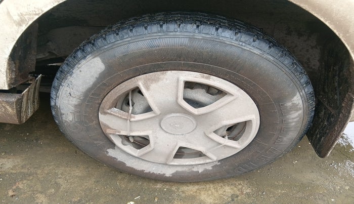 2010 Mahindra Xylo E6 BS-III, Diesel, Manual, 1,58,000 km, tyre