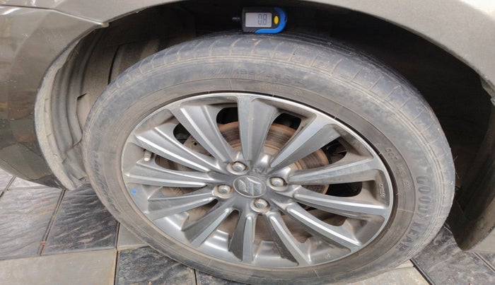 2018 Maruti Ciaz ALPHA 1.5 SHVS PETROL, Petrol, Manual, 60,019 km, tyre