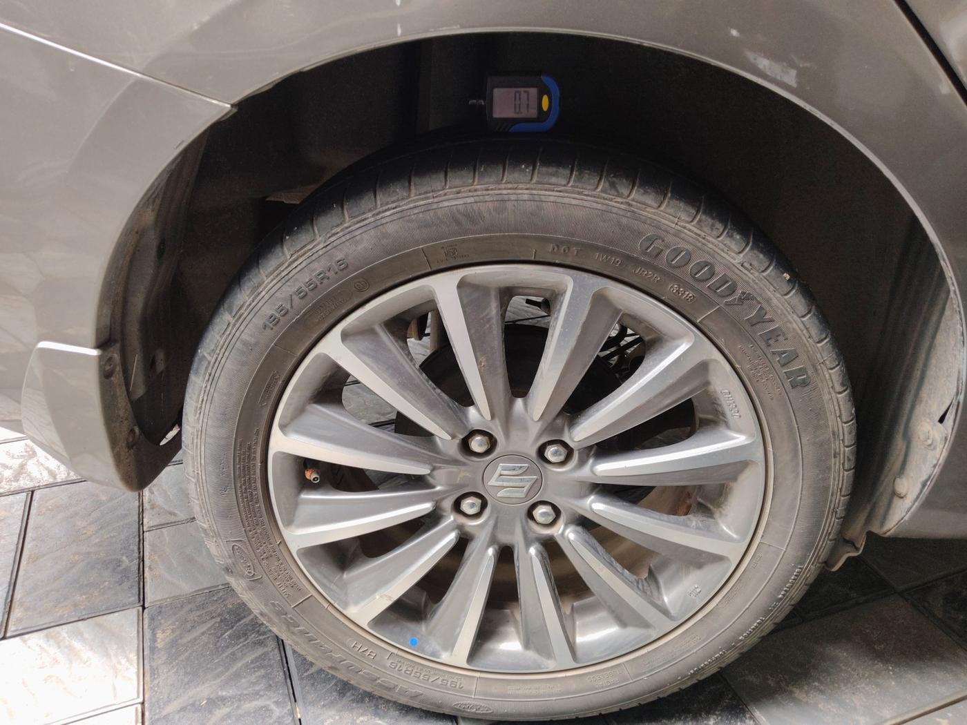 2018 Maruti Ciaz ALPHA 1.5 SHVS PETROL, Petrol, Manual, 60,019 km, tyre