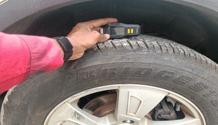 2012 Mahindra XUV500 W8, Diesel, Manual, 1,31,016 km, tyre