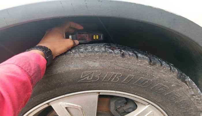 2012 Mahindra XUV500 W8, Diesel, Manual, 1,31,016 km, tyre