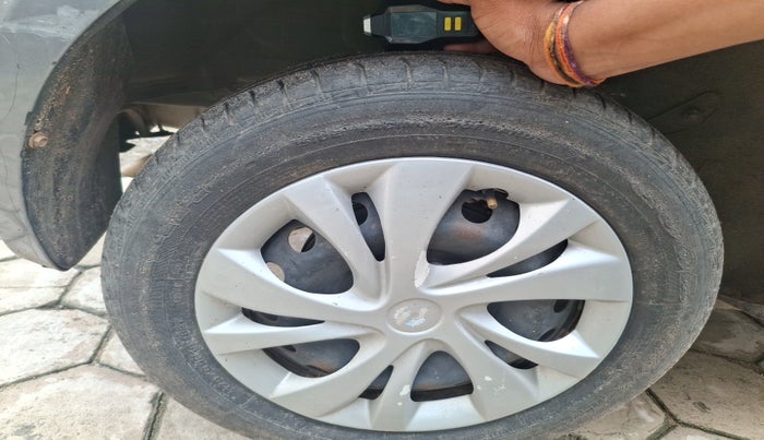 2013 Toyota Etios Liva G, Petrol, Manual, 29,405 km, tyre