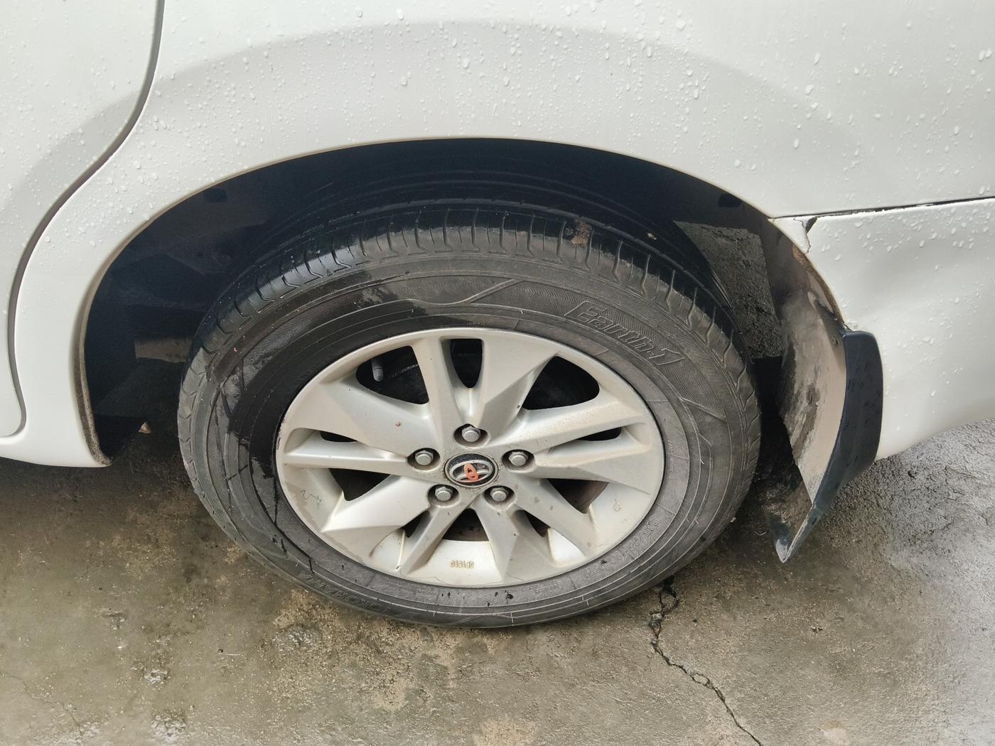2019 Toyota Innova Crysta 2.4 G 8 STR, Diesel, Manual, 2,04,563 km, tyre