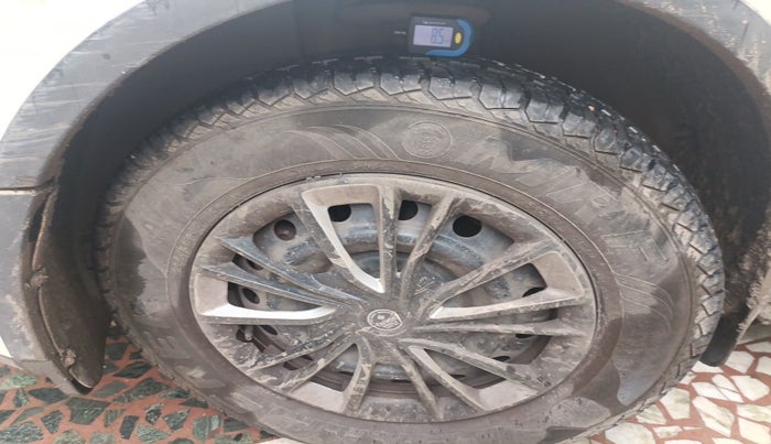 2020 Mahindra XUV500 W7, Diesel, Manual, 73,679 km, tyre