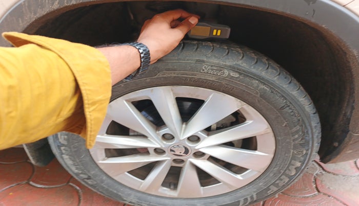 2025 Skoda Kylaq Signature, Petrol, Manual, 5,810 km, tyre