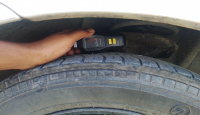 2010 Tata Indigo ECS GLX, Petrol, Manual, 1,01,385 km, tyre