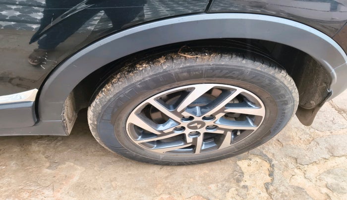 2023 Mahindra XUV300 W8 (O) 1.5 DIESEL, Diesel, Manual, 76,714 km, tyre