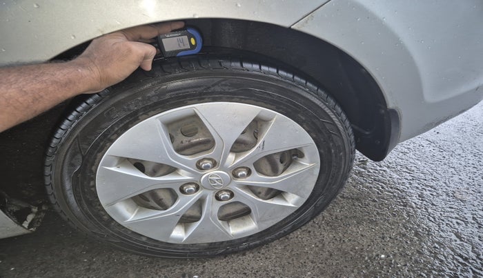 2014 Hyundai Xcent S 1.2, Petrol, Manual, 1,22,129 km, tyre