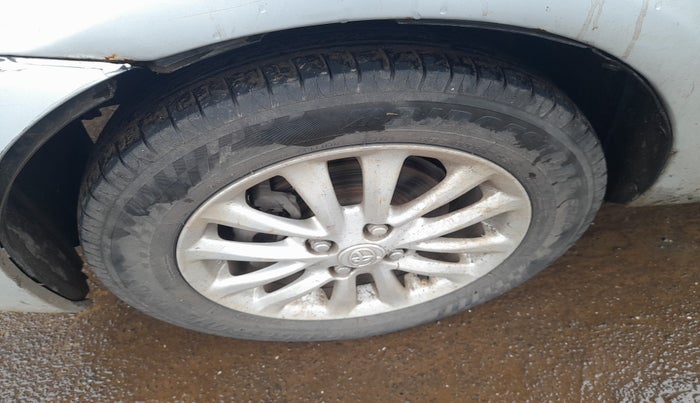 2012 Toyota Etios V, Petrol, Manual, 1,16,248 km, tyre
