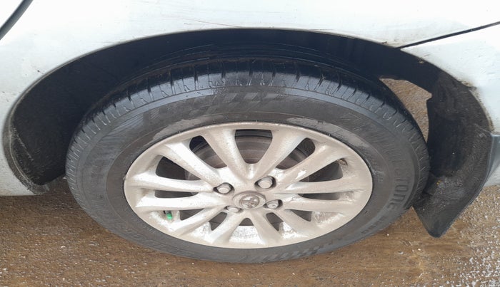 2012 Toyota Etios V, Petrol, Manual, 1,16,248 km, tyre
