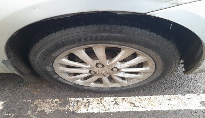 2012 Toyota Etios V, Petrol, Manual, 1,16,248 km, tyre
