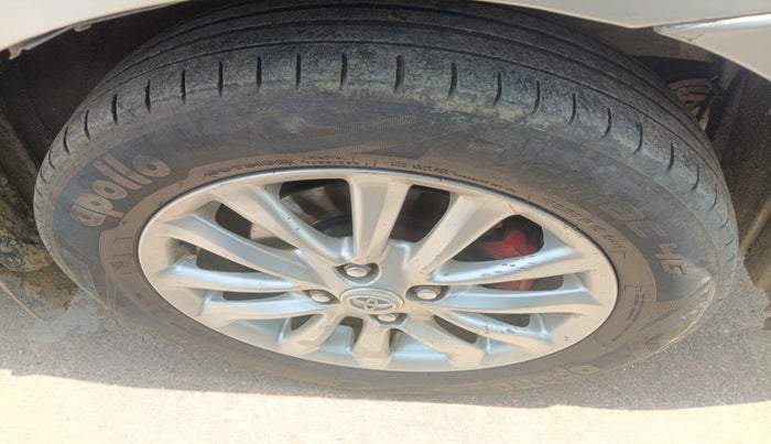 2011 Toyota Etios V, Petrol, Manual, 1,32,653 km, tyre