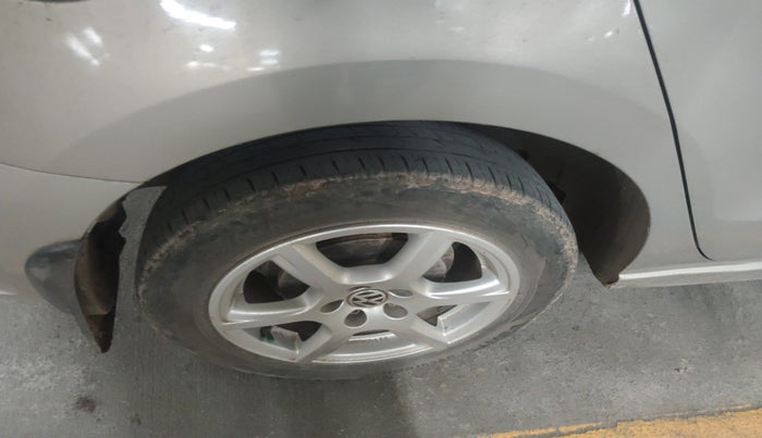 2013 Volkswagen Vento HIGHLINE 1.6 MPI, Petrol, Manual, 76,508 km, tyre
