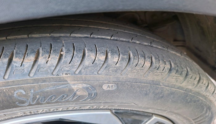 2024 KIA SONET HTX 1.5 AT, Diesel, Automatic, 25,493 km, tyre